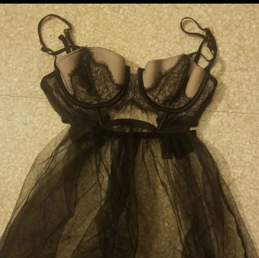 Victoria secrets teddy 32B